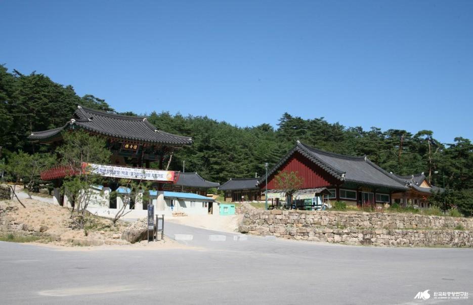 Moon On The Cloud Villa Yeongwol Exteriör bild