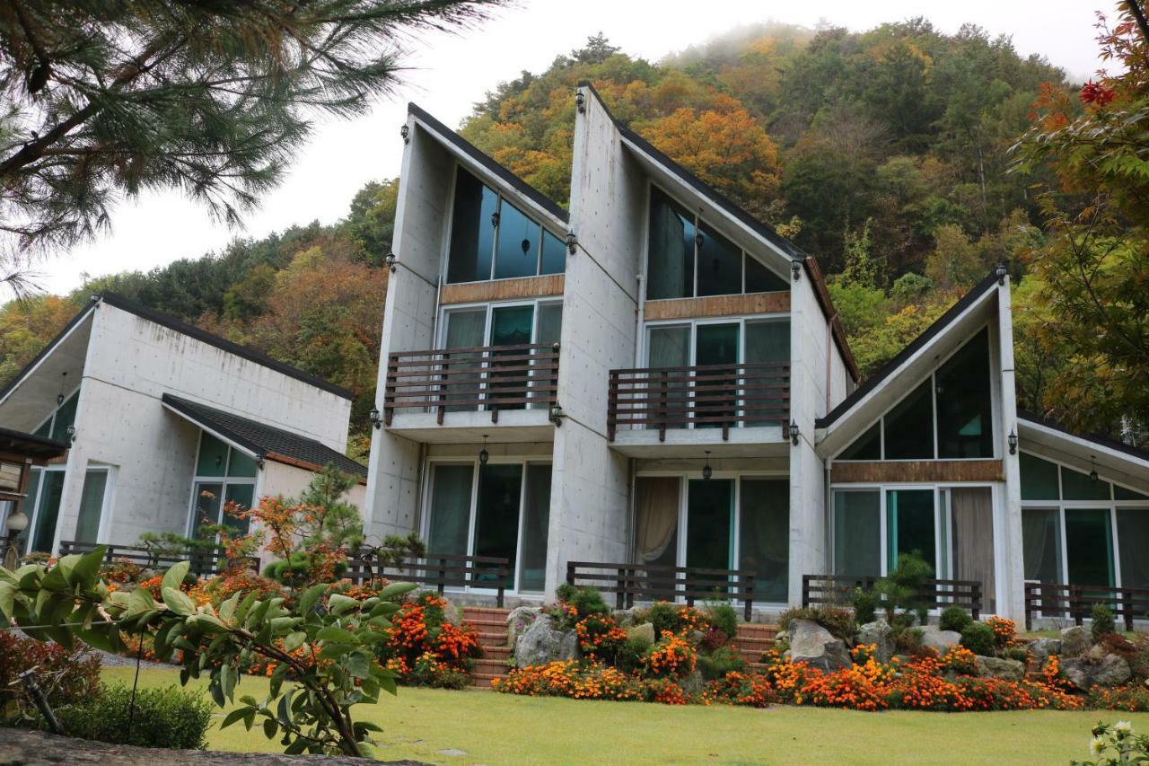 Moon On The Cloud Villa Yeongwol Exteriör bild